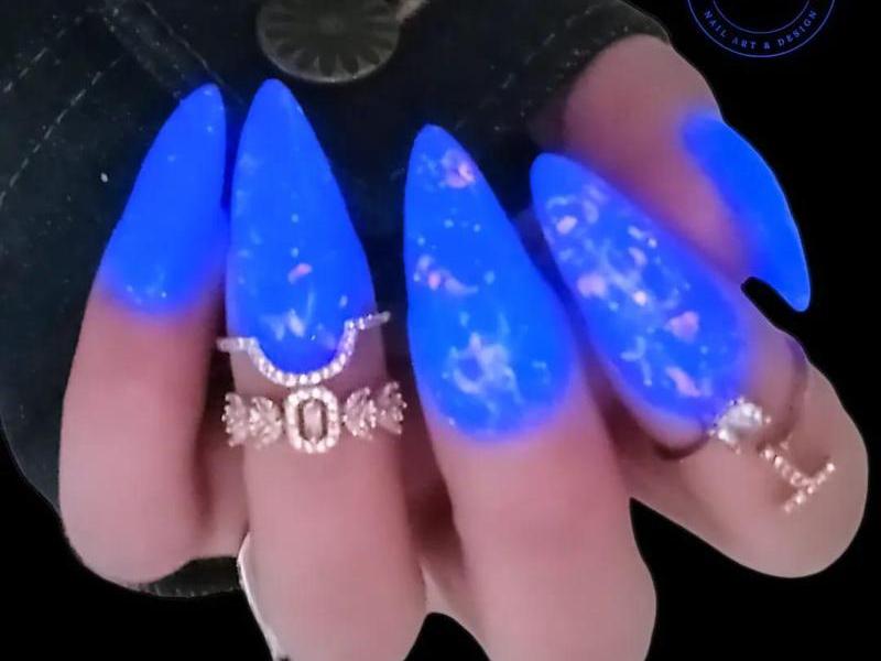 -Glow in the Dark-Dip-Nail-Powder-Nightscape-Fairy-Glamor