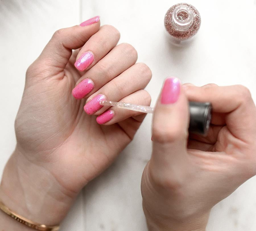 Which Nail Polish Lasts Longer: Gel, Acrylic, or Dip Powder Nails?-Fairy Glamor